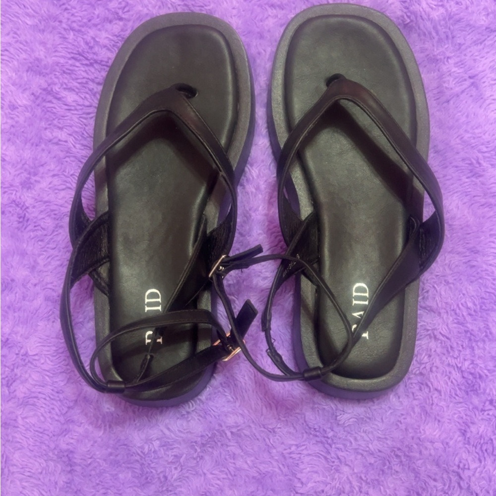 Black Chunky Sole Sandals with Wide Straps